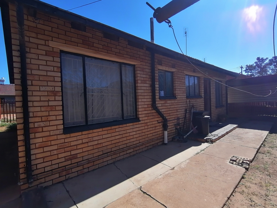 3 Bedroom Property for Sale in Kanana North West